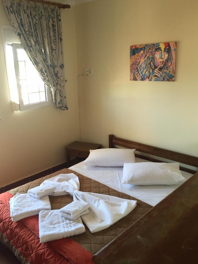 Toulipa Rooms Agia Ermioni Bagian luar foto