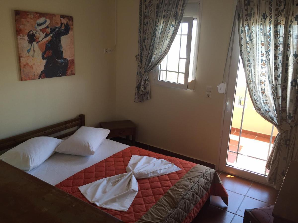 Toulipa Rooms Agia Ermioni Bagian luar foto