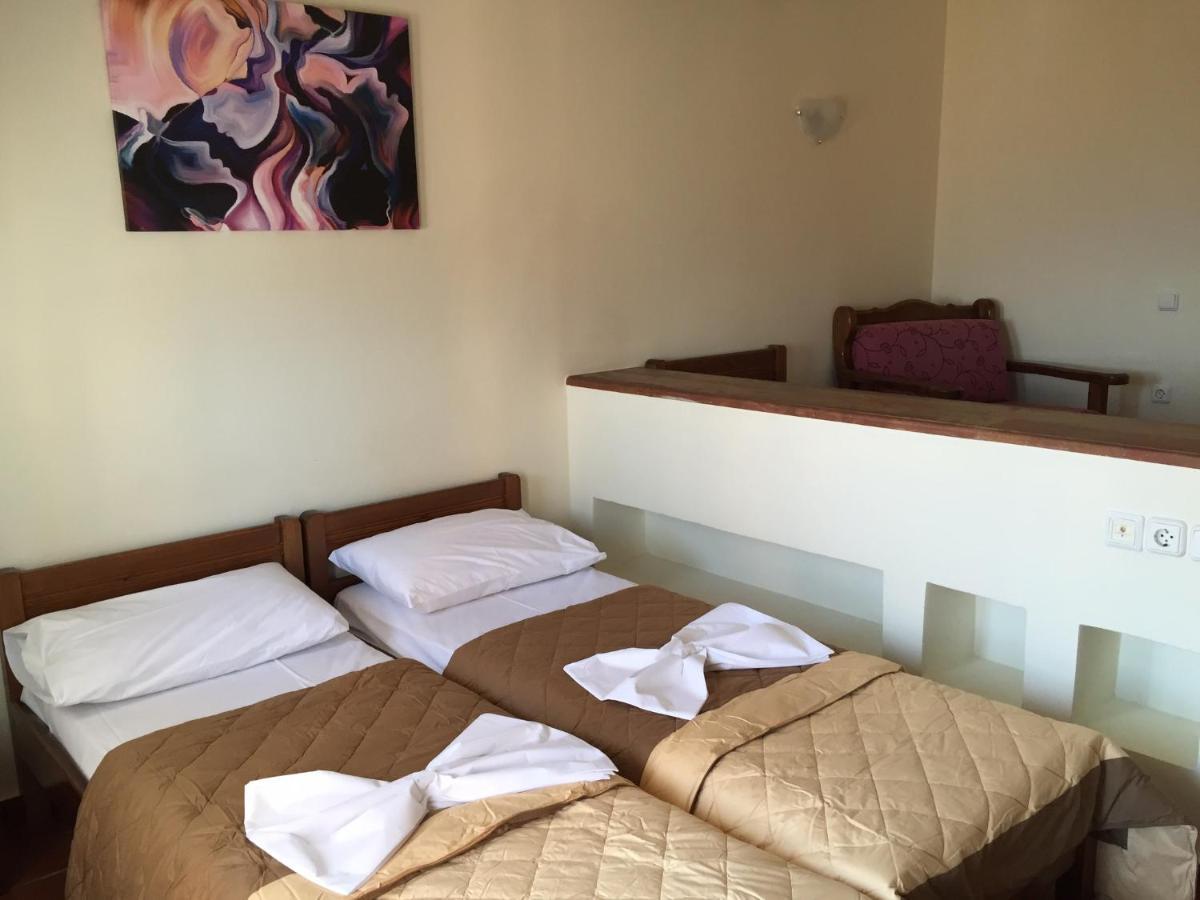 Toulipa Rooms Agia Ermioni Bagian luar foto