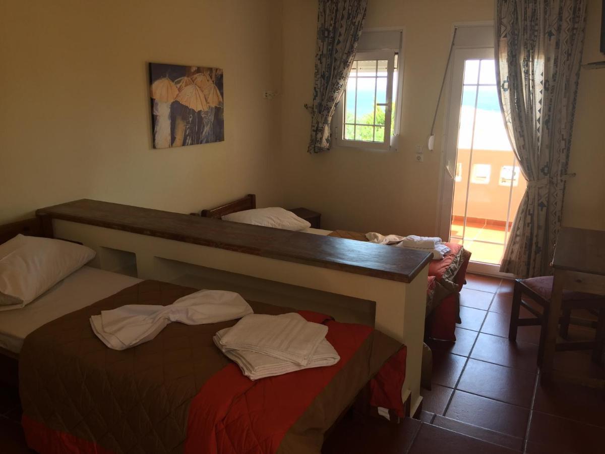 Toulipa Rooms Agia Ermioni Bagian luar foto