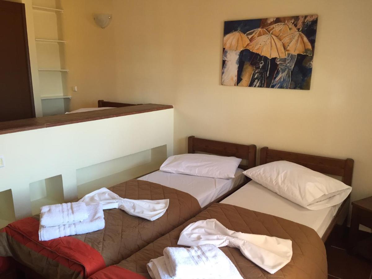 Toulipa Rooms Agia Ermioni Bagian luar foto