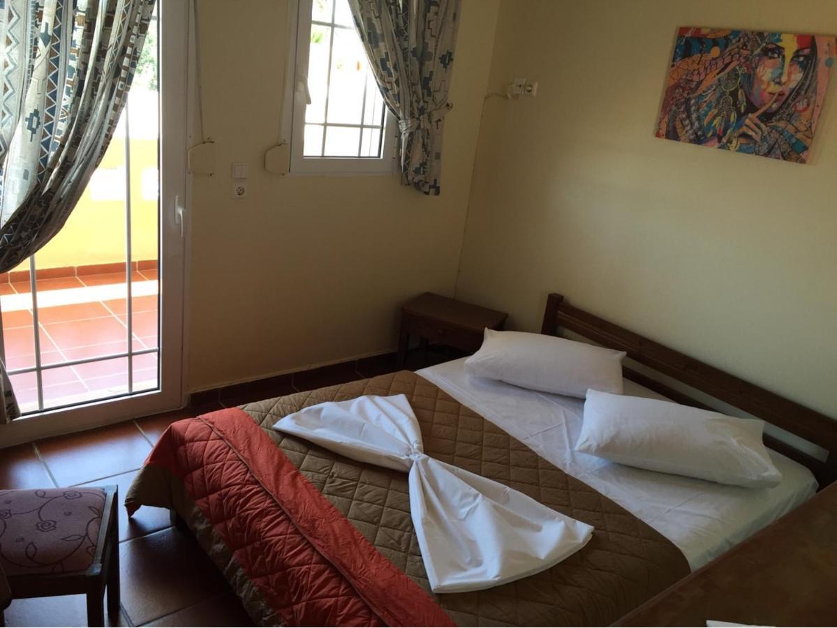 Toulipa Rooms Agia Ermioni Bagian luar foto