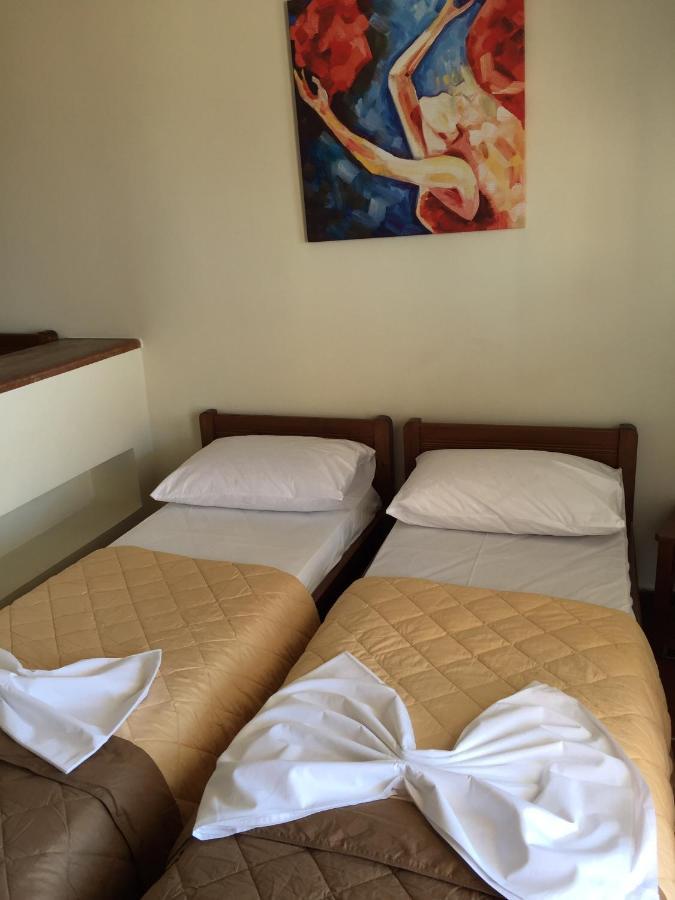 Toulipa Rooms Agia Ermioni Bagian luar foto