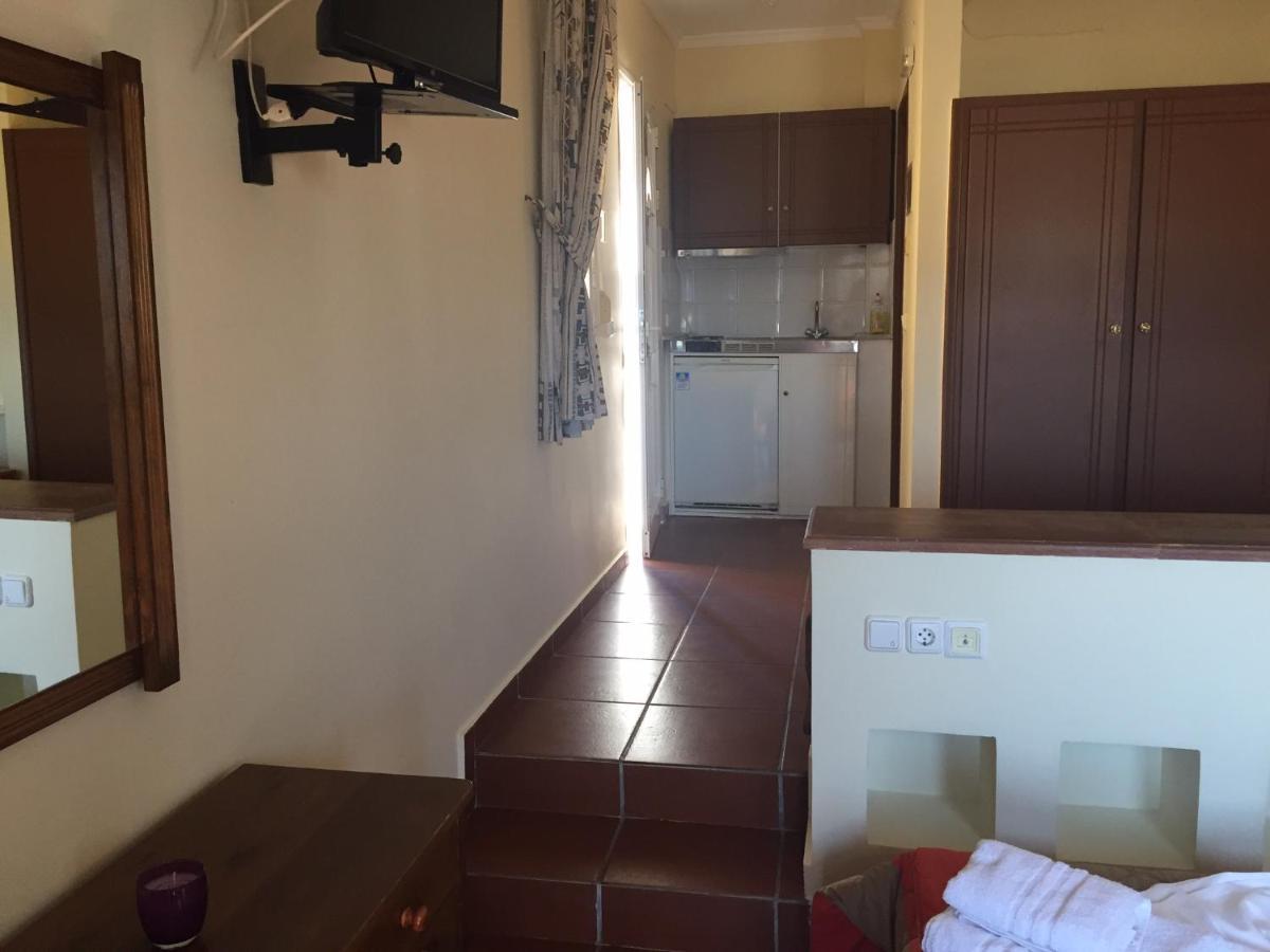 Toulipa Rooms Agia Ermioni Bagian luar foto