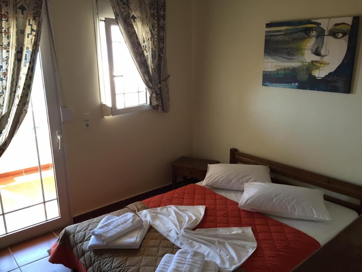 Toulipa Rooms Agia Ermioni Bagian luar foto