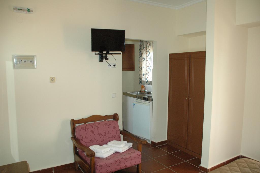 Toulipa Rooms Agia Ermioni Bagian luar foto